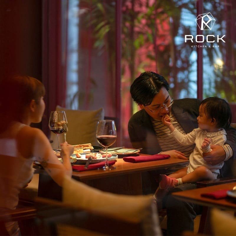 Rock Kitchen & Bar - Nhà hàng có phòng riêng tại TPHCM